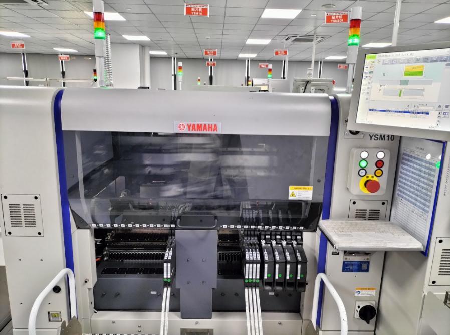 Yamaha YSM10 placement machine in the SMT workshop